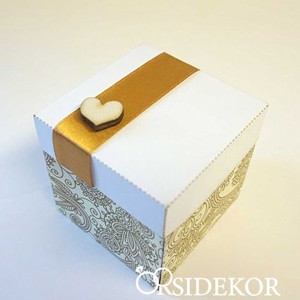 Dobozos esküvői meghívó mintás dobozban, kis fa szívecskével 7x7 cm - Meska.hu