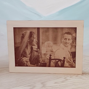 KK001 hagyományos képkeret álló-fekvő gravírozott fotóval, Otthon & Életmód, Dekoráció, Kép & Falikép, Képkeret, Famegmunkálás, MESKA