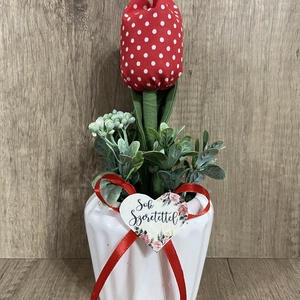 Textil tulipán kaspóban. Piros pöttyös, Otthon & Életmód, Dekoráció, Asztal és polc dekoráció, Asztaldísz, Varrás, MESKA