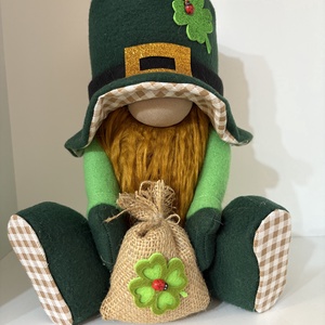 Szerencsehozó manó. Ülő, Otthon & Életmód, Dekoráció, Asztal és polc dekoráció, Asztaldísz, Varrás, Kb 25 cm magas szerencsehozó manó
Polár anyag felhasználásàval készült
, MESKA