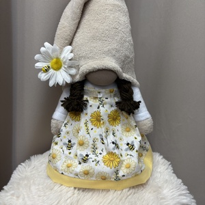 Tavaszi manólány Bézs - Meska.hu