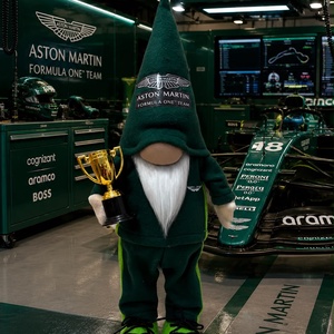 Aston Martin forma 1  manó.  50 cm, Otthon & Életmód, Dekoráció, Manók, Varrás, MESKA