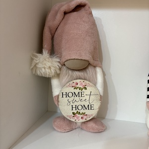 Home sweet home man, Otthon & Életmód, Dekoráció, Manók, Varrás, Cuki  manó táblával a kezében
Magassága:35 cm
, MESKA