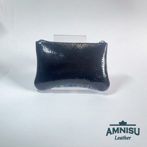 Fekete gyűrt lakk - kék virág mintás ívelt egy cipzáras kulcstartó C8007 - táska & tok - kulcstartó & táskadísz - kulcstartó - Meska.hu