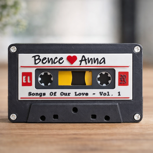 Névre szóló retro kazetta dísz, egyedi nevekkel/felirattal és zenével, Művészet, Bakelit lemezek & kazetták, Mindenmás, MESKA