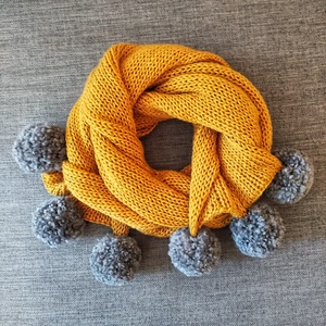 Mustársárga kötött sál szürke pompomokkal, Ruha & Divat, Sál, Sapka, Kendő, Sál, Kötés, MESKA