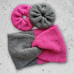 Pink - szürke kétszínű kötött fülmelegítő scrunchie hajgumival - Meska.hu
