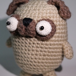 Horgolt Mopsz - játék & sport - plüssállat & játékfigura - kutya - Meska.hu