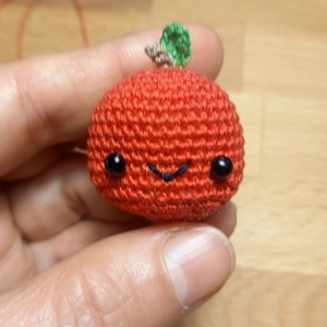 Mini Horgolt Alma - táska & tok - kulcstartó & táskadísz - kulcstartó - Meska.hu