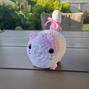Pudding Cica - kézzel horgolt plüss macska (amigurumi), Játék & Sport, Plüssállat & Játékfigura, Cica, Horgolás, Hímzés, MESKA