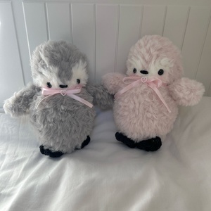 Snowberry Pingvin horgolt amigurumi plüss pingvin, szőrmés, extra puha dekoráció - Meska.hu