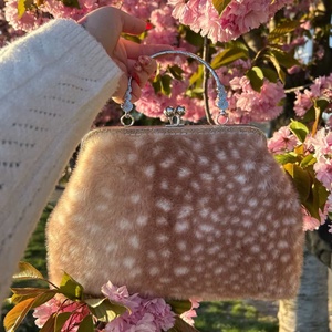 �Honey Fawn Clutch vintage őzikés táska, fém kerettel, elegáns kiegészítő, coquette bambis szőrmés táska - táska & tok - kézitáska & válltáska - alkalmi táska - Meska.hu