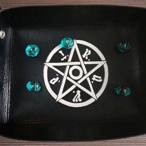 M.A.G.U.S. szimbólumos kockadobó tálca - játék & sport - táblajáték és kártyajáték - társasjátékok - dobókocka - Meska.hu