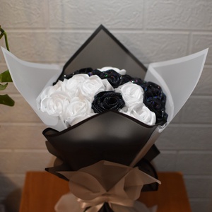 Yin yang örök rózsacsokor  - otthon & életmód - virágdekoráció - virágok - virágcsokor - Meska.hu