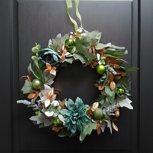 Zöldes karácsonyi kopogtató, Karácsony, Adventi díszek, Adventi ajtódísz, Virágkötés, Újrahasznosított alapanyagból készült termékek, MESKA