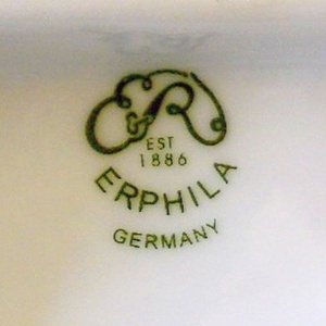 Gyermekpár nipp labdával. Erphila Germany, szignált műtárgy - művészet - szobor - kerámia - Meska.hu