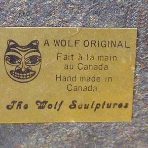 Inuit fókavadász felfegyverkezve, zsákmányával együtt Wolf Original szignált szappankő kisplasztika - művészet - szobor - kő - Meska.hu