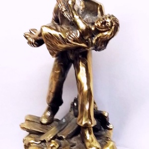 Gyermekmentő tűzoltó, bronz hatású sport relikvia, Művészet, Szobor, Fém, Szobrászat, MESKA