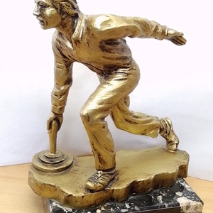 Bowling, és körling relikvia Németországból 1970, polyresin szobor márvány talapzaton - Meska.hu
