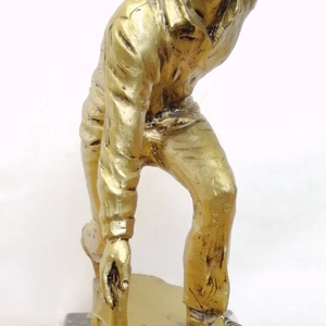 Bowling, és körling relikvia Németországból 1970, polyresin szobor márvány talapzaton - művészet - szobor - fém - Meska.hu