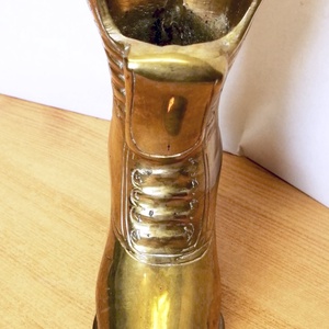 Retro viktoriánus stílusú fűzős női cipő forma váza, vagy írószertartó. Egyedi ritkaság - otthon & életmód - dekoráció - virágdísz és tartó - váza - Meska.hu