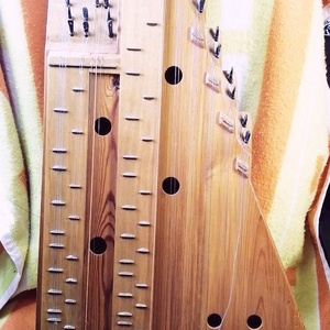Népművészetii hangszer. Kézműves hasas citera, Kerédi Menyhért 1989, Könyv & Zene, Hangszer & Hangszertok, Népi játék és hangszerkészítés, MESKA