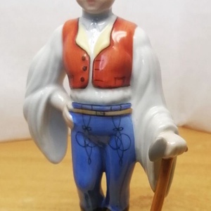 Favágó legényke. Herendi porcelán figura. - művészet - szobor - kerámia - Meska.hu