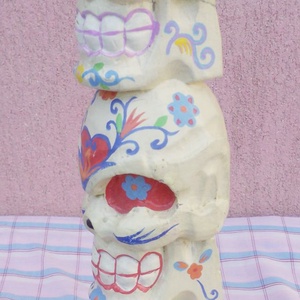 Koponyás totemoszlop festett, faragott szobor, Egyedi ritkaság - művészet - szobor - fa szobor - Meska.hu