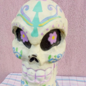 Koponyás totemoszlop festett, faragott szobor, Egyedi ritkaság - művészet - szobor - fa szobor - Meska.hu