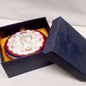 Rózsás ovális lábakon álló ékszeres szelence porcelánból - ékszer - ékszertartó - ékszerdoboz - Meska.hu