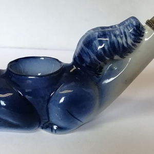 Antik kézműves porcelán pipa mókussal, alpakka díszes szárral  - otthon & életmód - dekoráció - asztal és polc dekoráció - hamutál, öngyújtó, pipa - Meska.hu