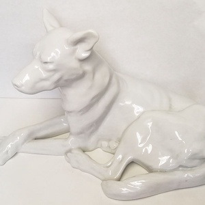 Herendi nagy méretű fekvő kutya porcelán figura, fehér mázas, jelzett számozott, Művészet, Szobor, Kerámia, Kerámia, MESKA