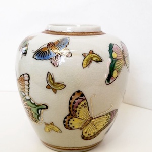 Pillangós retró japán Satsuma porcelán váza. Hibátlan különlegesség., Otthon & Életmód, Dekoráció, Virágdísz és tartó, Váza, Kerámia, MESKA