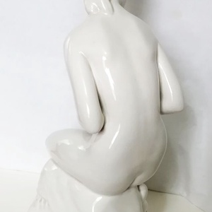 Fürdés után. Porcelán akt nagy méret. Oláh Sándor képzőművész alkotása 1959. - művészet - szobor - kerámia - Meska.hu