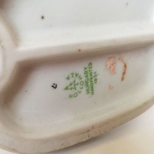 Népviseltbe öltözött hímzett ruhás kalapos legényke. Hollóházi porcelán figura antik jelzéssel - művészet - szobor - kerámia - Meska.hu