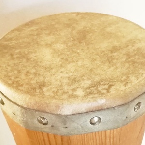 Ashiko dob Nyugat-Afrikából keményfa hasábokból, egzotikus kuriózum - könyv & zene - hangszer & hangszertok - Meska.hu