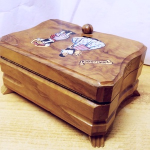 Mallorca-i emlék, tükrös ékszeres dobozka fából, táncoló párral - ékszer - ékszertartó - ékszerdoboz - Meska.hu