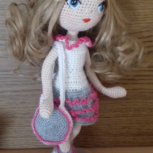 Szürke táskás baba, Játék & Sport, Baba & babaház, Öltöztethető baba, Horgolás, Hímzés, MESKA