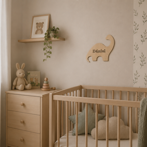 Névre szóló fa babaszobai dekoráció - dinoszaurusz, Baba - mama, Babaszoba dekoráció, Gyerek névtábla, , MESKA