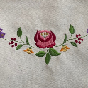 Hímzett pamutvászon táska - táska & tok - bevásárlás & shopper táska - shopper, textiltáska, szatyor - Meska.hu