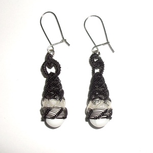 Lószőr fülbevaló, színes üveggyönggyel, Ékszer, Fülbevaló, Lógó fülbevaló, Csomózás, Ékszerkészítés, MESKA