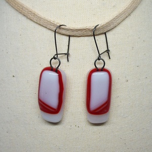 ÜVEG FÜLBEVALÓ, piros-fehér, Ékszer, Fülbevaló, Lógó fülbevaló, Ékszerkészítés, Üvegművészet, MESKA