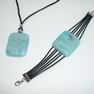 ÜVEG MEDÁL KARKÖTŐVEL türkiz színű üvegből - ékszer - ékszerszett - Meska.hu