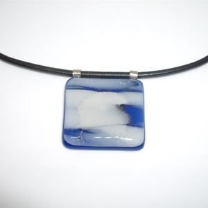 ÜVEGÉKSZER, kék-fehér színű medál, Ékszer, Nyaklánc, Medálos nyaklánc, Ékszerkészítés, Üvegművészet, MESKA