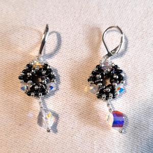 Swarovski gyöngyökkel készült, feket-fehér karkötő és fülbevaló szett - ékszer - ékszerszett - Meska.hu