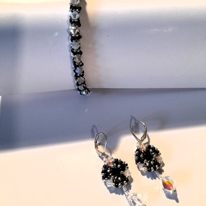 Swarovski gyöngyökkel készült, feket-fehér karkötő és fülbevaló szett - ékszer - ékszerszett - Meska.hu