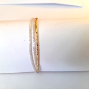 Fehér - arany minimál karkötő / minimalista ékszer - ékszer - karkötő - gyöngyös karkötő - Meska.hu