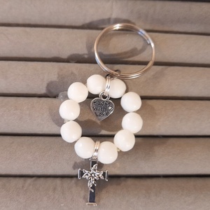 Egy tizedes rózsafüzér kulcstartó - fehér Jade - otthon & életmód - vallás - lánc & füzér - Meska.hu