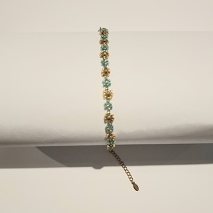 Gyöngyfűzött virág karkötő - ékszer - karkötő - gyöngyös karkötő - Meska.hu