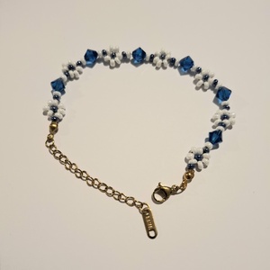 Gyöngyfűzött virág karkötő - swarovski gyöngyökkel - ékszer - karkötő - gyöngyös karkötő - Meska.hu